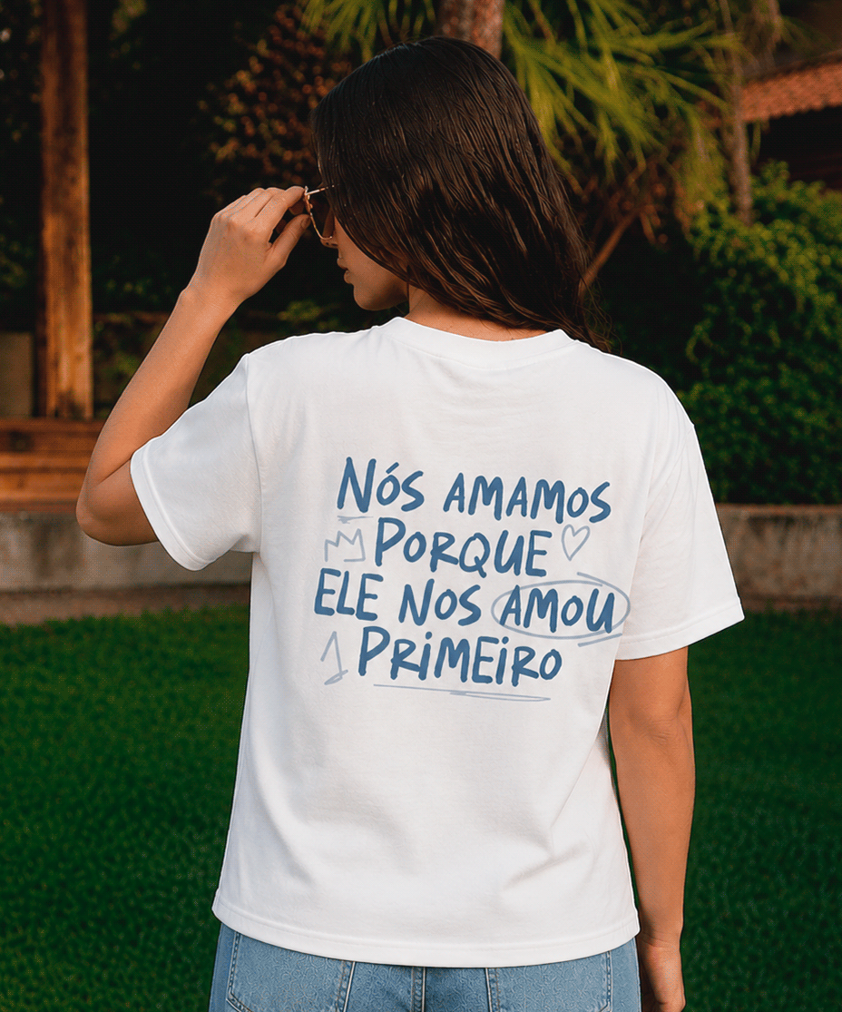 Camiseta Clássica Feminina - Ele Amou Primeiro