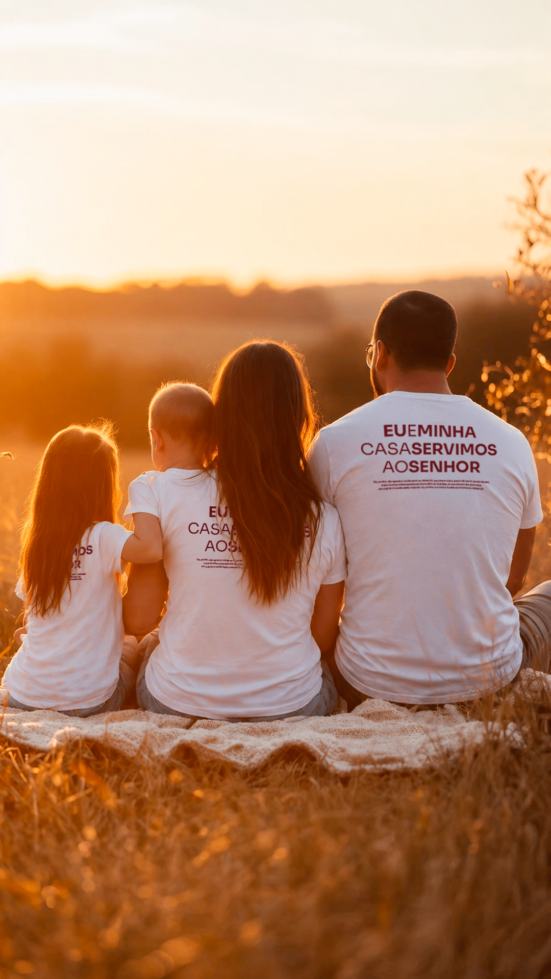 Camiseta Clássica Masculina OffWhite - Eu e minha casa servimos ao senhor