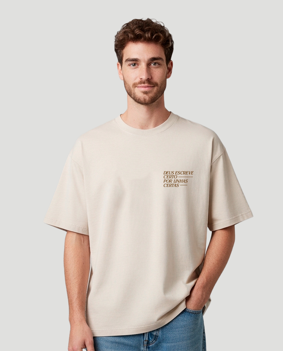 Camiseta Oversized - Deus escreve certo