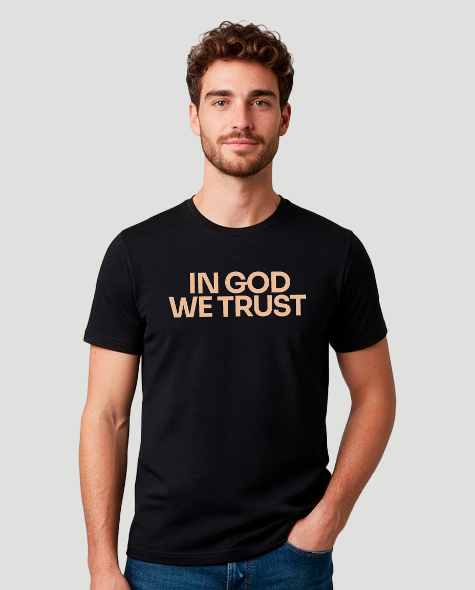 Camiseta Clássica Masculina - In GOD we trust