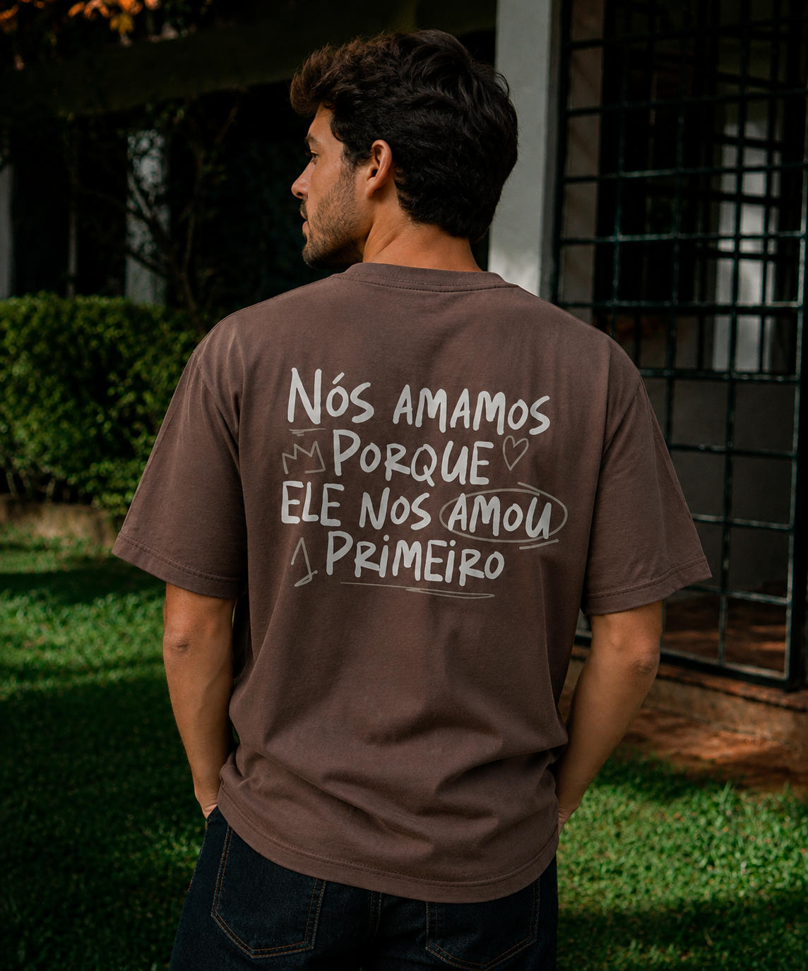 Camiseta Clássica Masculina - Ele Amou Primeiro