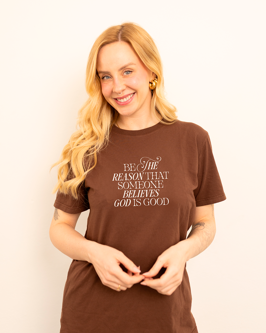 Camiseta Clássica Feminina - God is Good