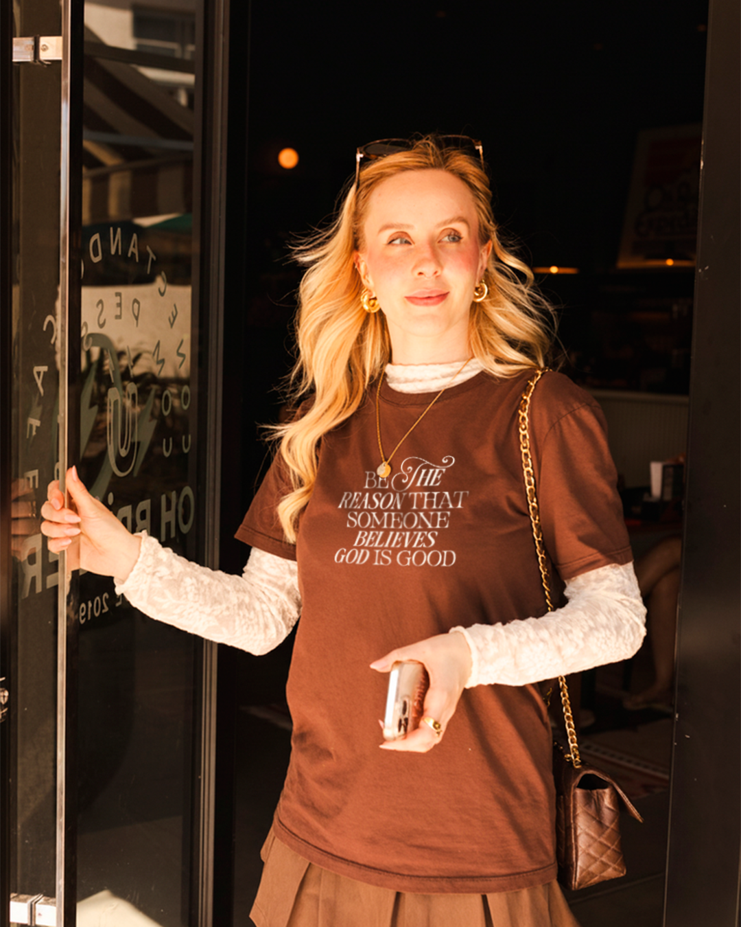 Camiseta Clássica Feminina - God is Good