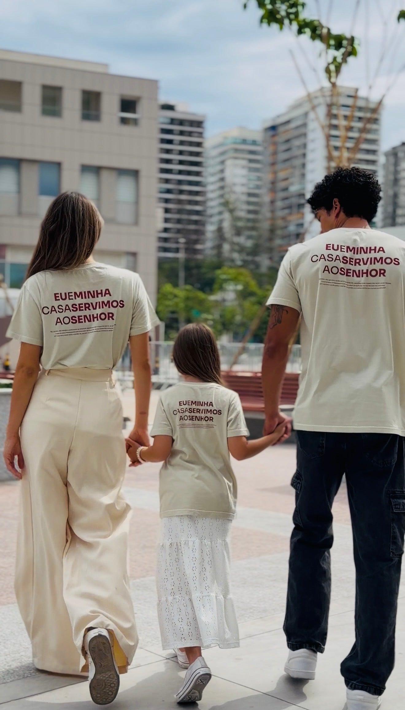 Camiseta Clássica Masculina - Eu e minha casa servimos ao senhor