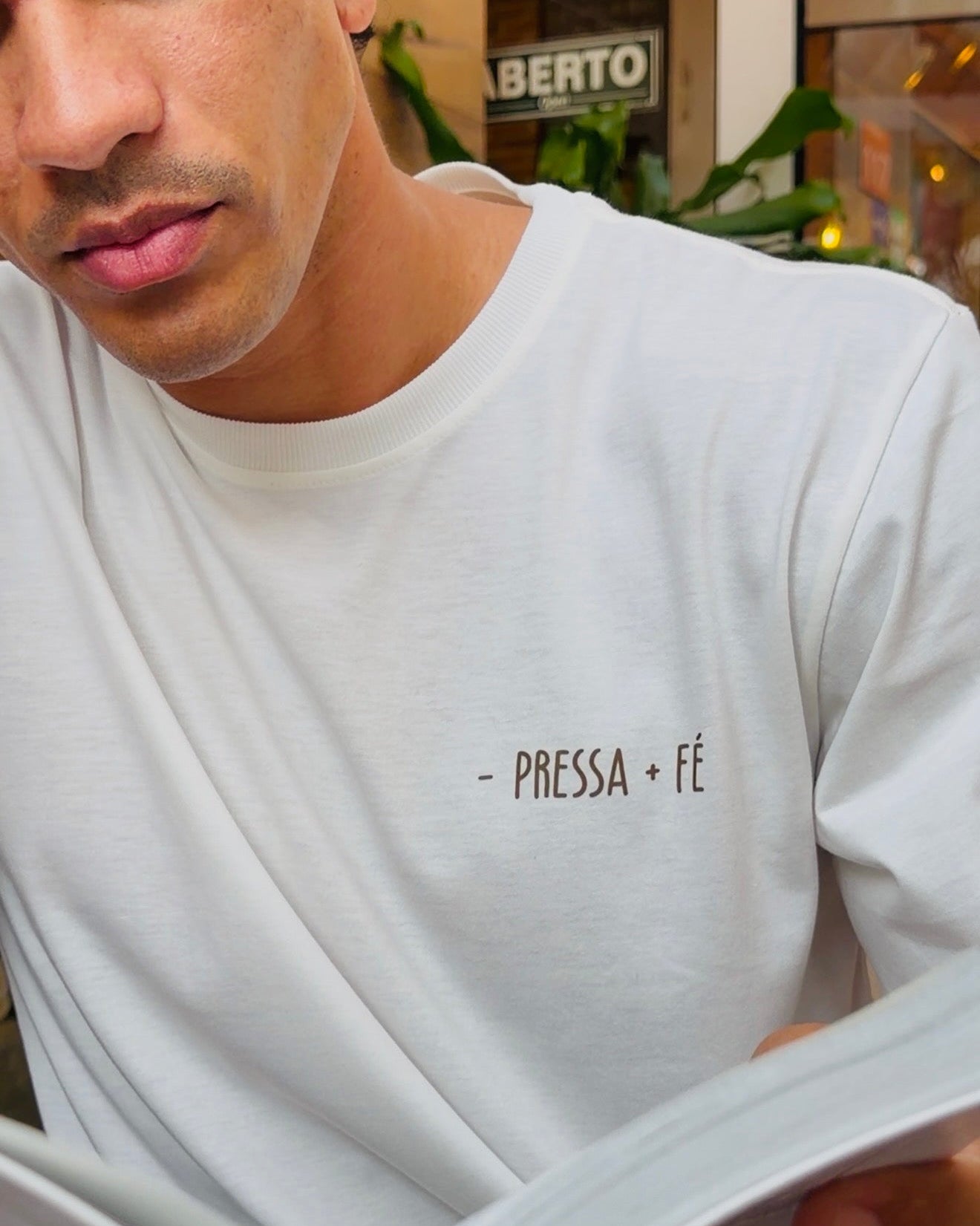 Camiseta Clássica Masculina - Pressa + Fé