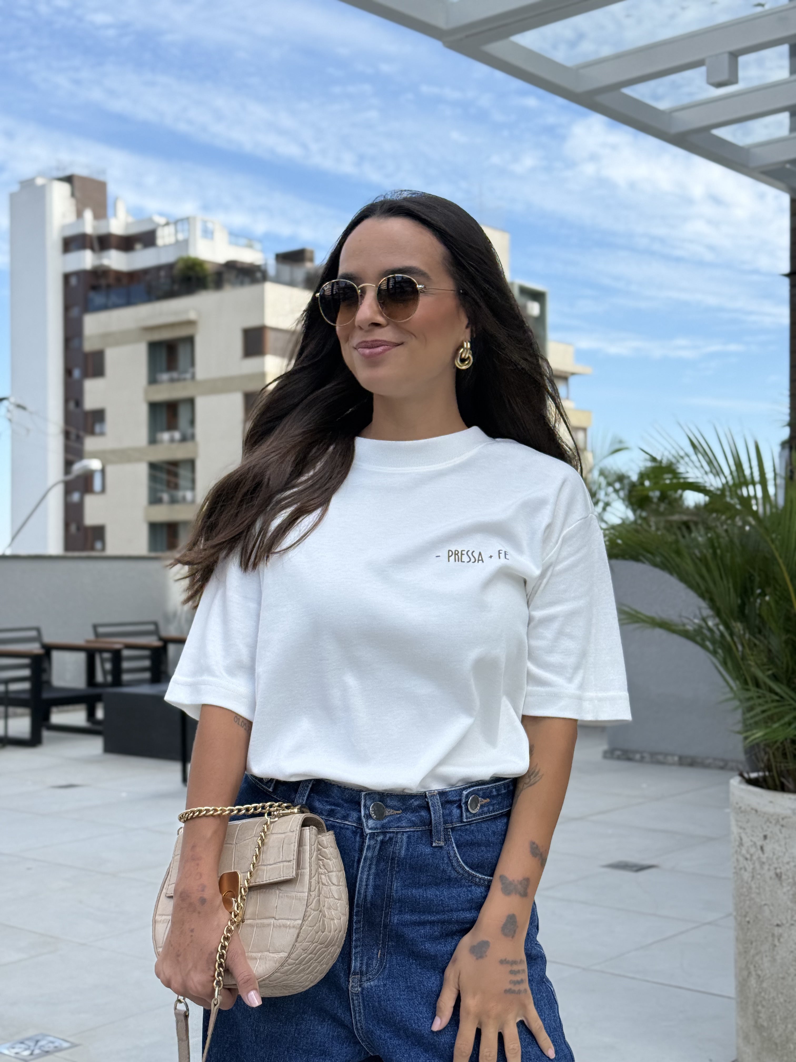 Camiseta Oversized Feminina - Pressa +Fé