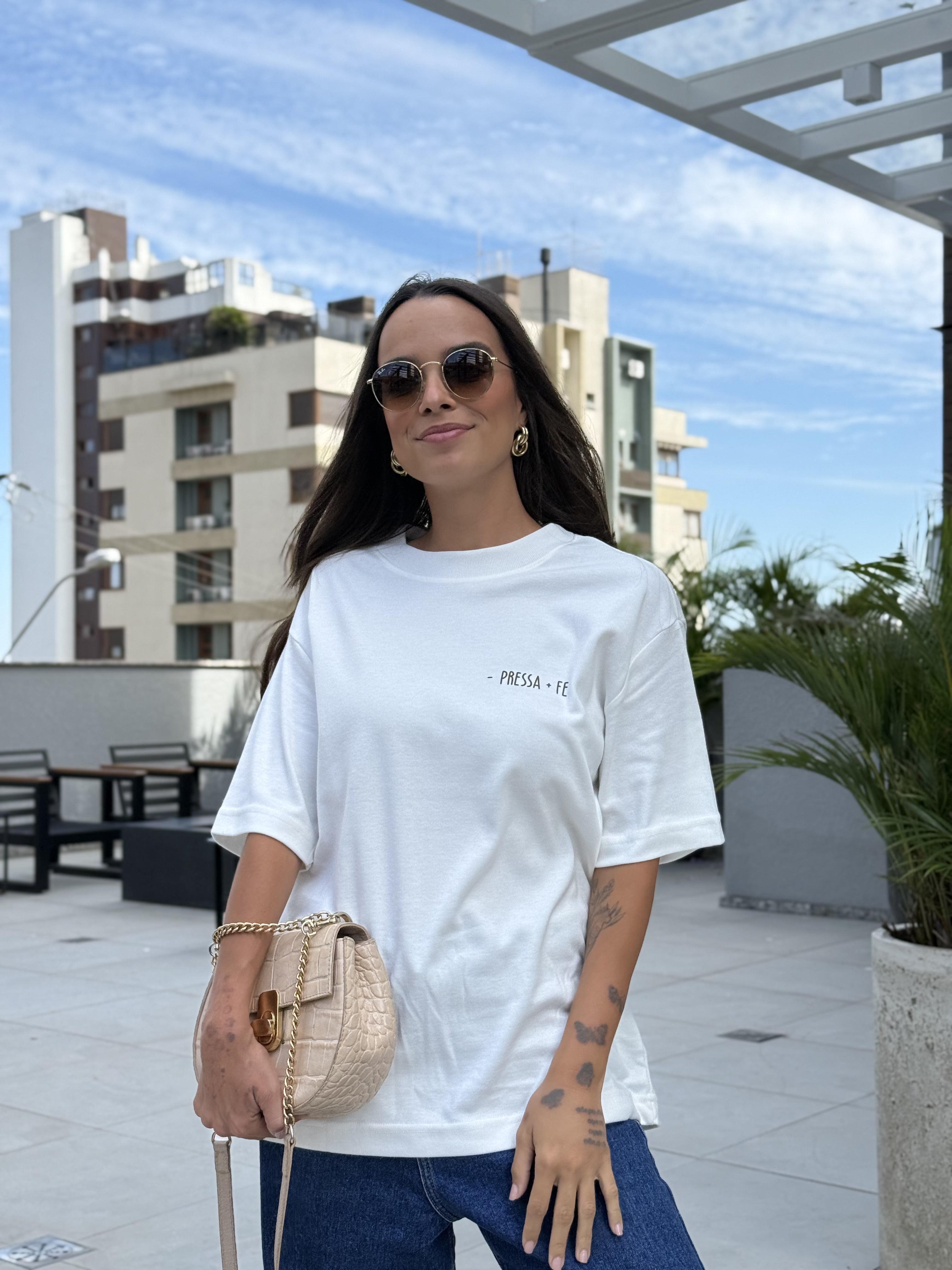 Camiseta Oversized Feminina - Pressa +Fé
