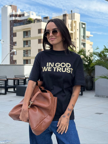 Camiseta Oversized Feminina - In GOD we trust