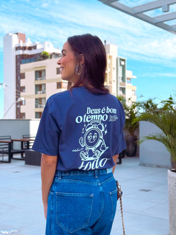 Camiseta Clássica Feminina - Deus é bom o tempo todo