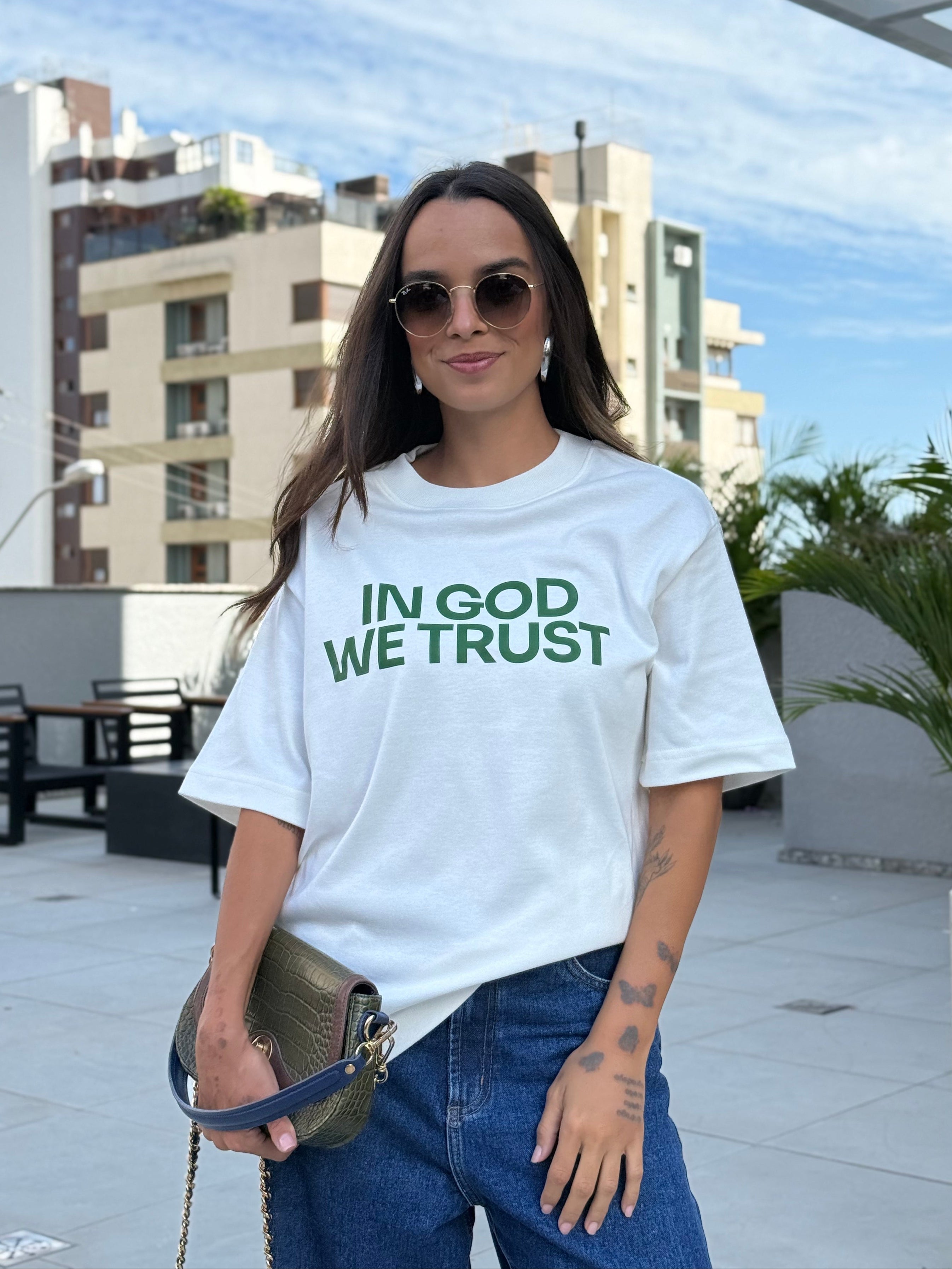 Camiseta Oversized Feminina - In GOD we trust