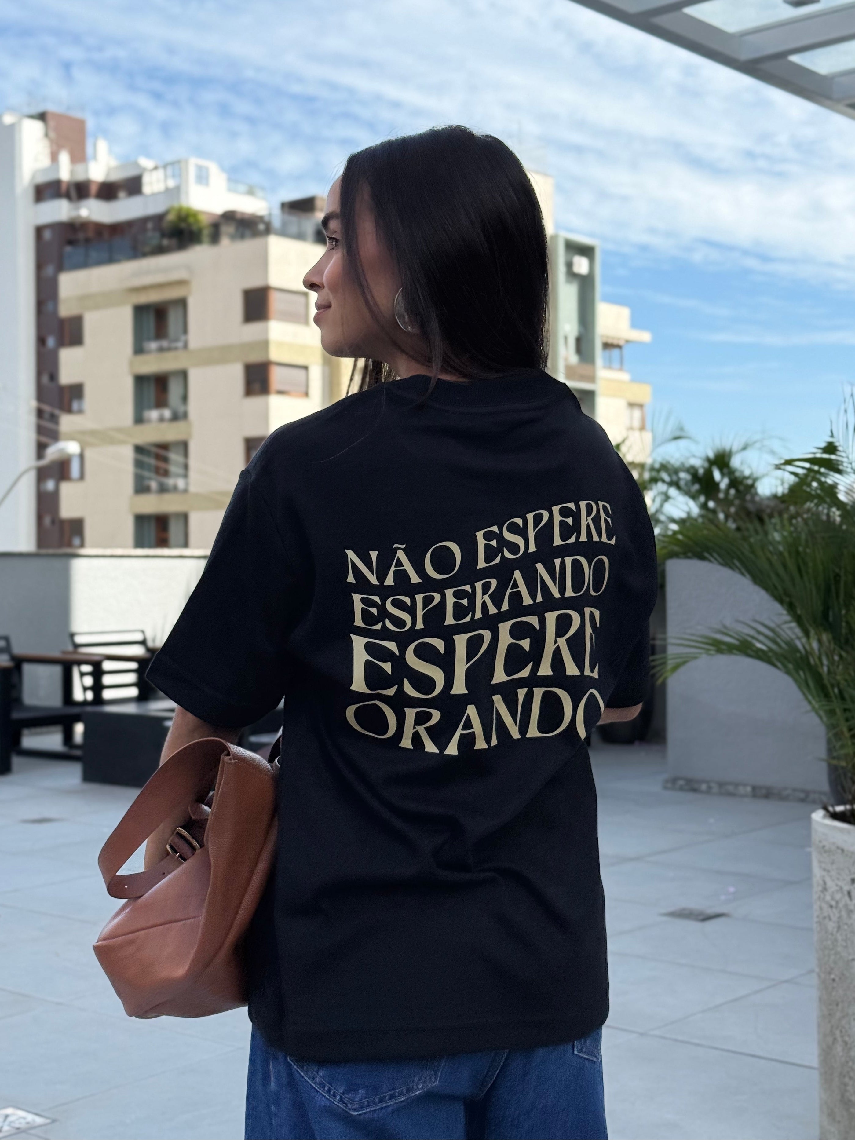 Camiseta Oversized Feminina - Não espere esperando