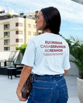 Camiseta Clássica Feminina Offwhite - Eu e minha casa servimos ao senhor