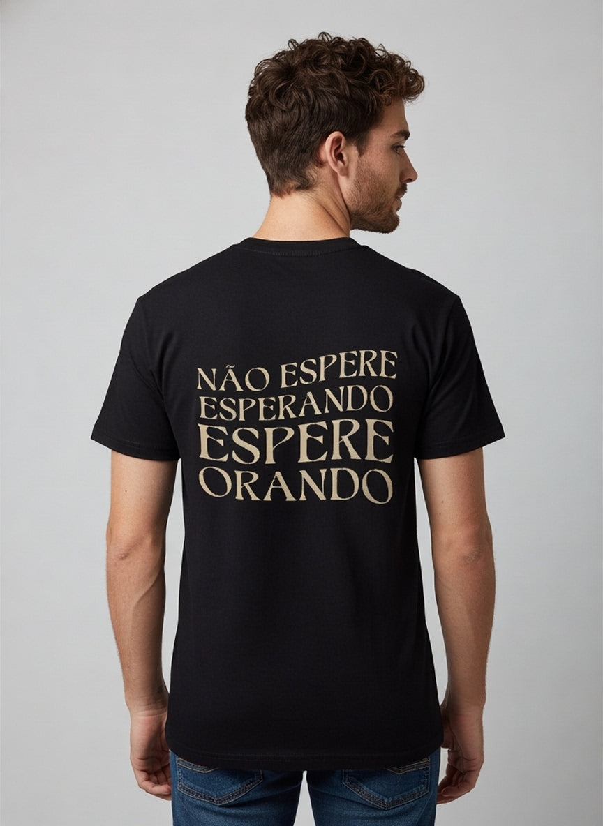 Camiseta Clássica Masculina - Não espere esperando